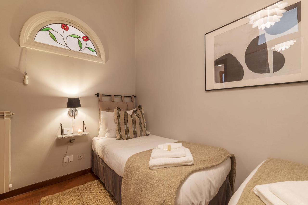 Lively Roma Trastevere Renovated Apartment - FromhometoRóma Kültér fotó