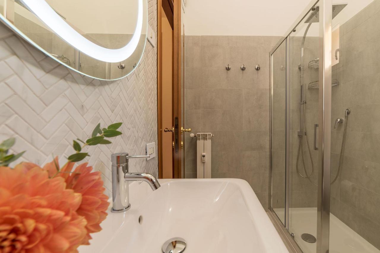 Lively Roma Trastevere Renovated Apartment - FromhometoRóma Kültér fotó