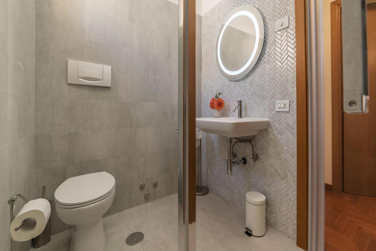 Lively Roma Trastevere Renovated Apartment - FromhometoRóma Kültér fotó